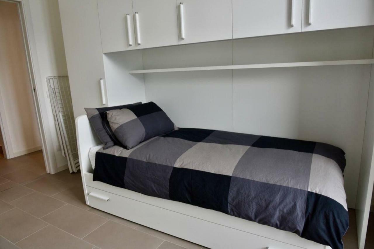 Stylish Lakefront House Lovere Exteriör bild