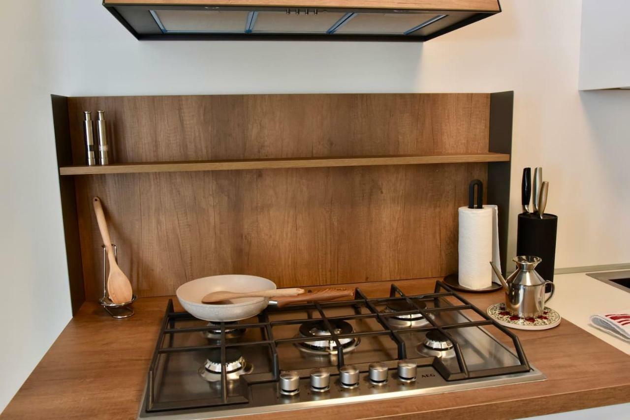Stylish Lakefront House Lovere Exteriör bild